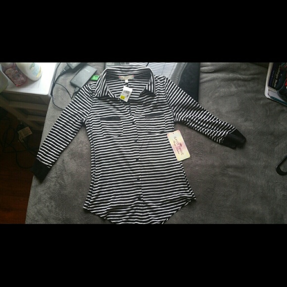 3/4 Sleeved black and white Striped Button Down