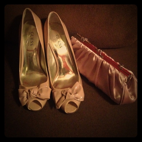 💕BUNDLE Guess  pink shoes with clutch to match!