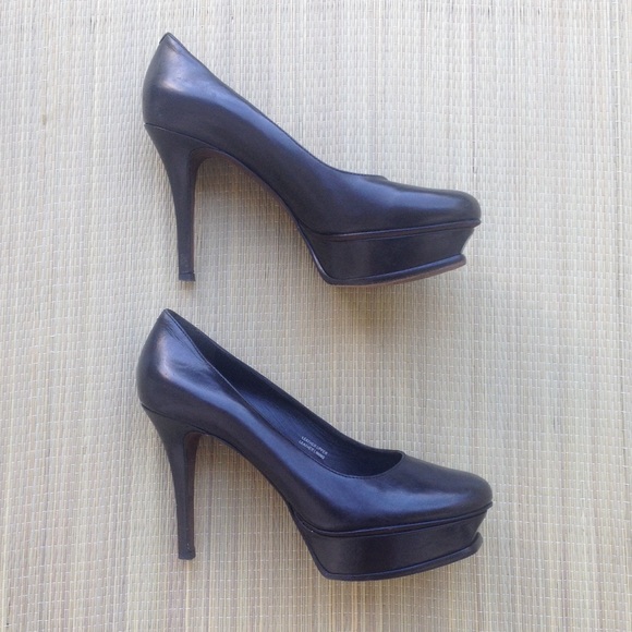 Vera Wang Lavender high heel