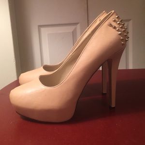 Nude Pumps
