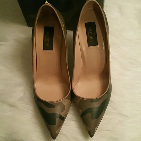 Valentino Garavani Camouflage High Heel Shoes - Picture 2 of 4