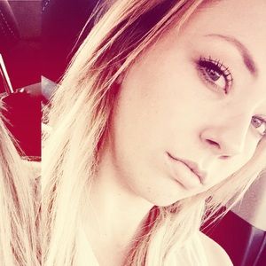 🎀 •• QUEEN BEE •• 🎀