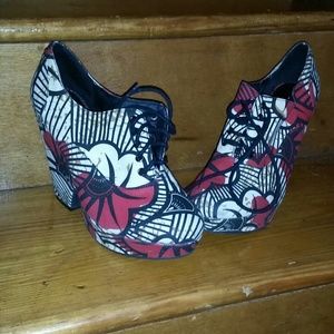 Urban outfitter canvas pattern lace booty