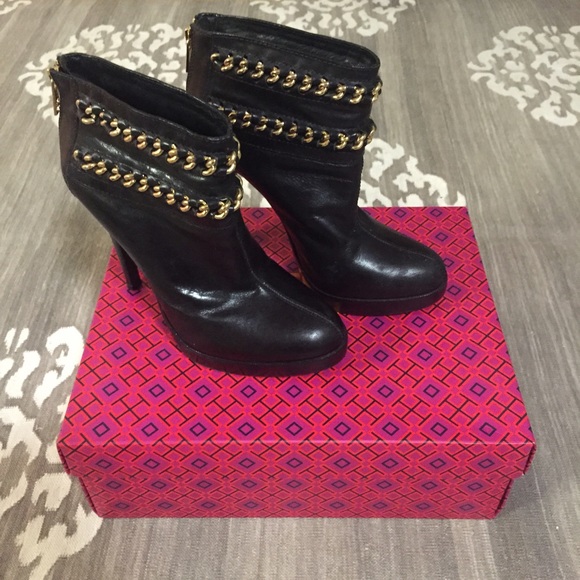 Slightly used Tory Burch Lysa ankle boots sz 8.0