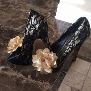 Beautiful black and beige heels!