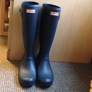 Matte navy blue hunter boots