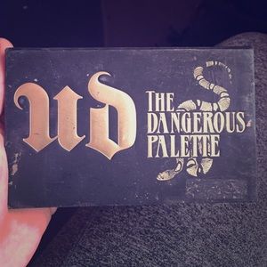 Urban Decay "The Dangerous Palette"