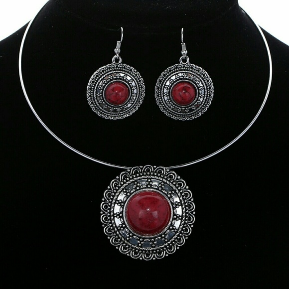 NECKLACE AND EARRINGS SET - Picture 4 of 4