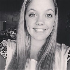 Meet your Posher, Elizabeth