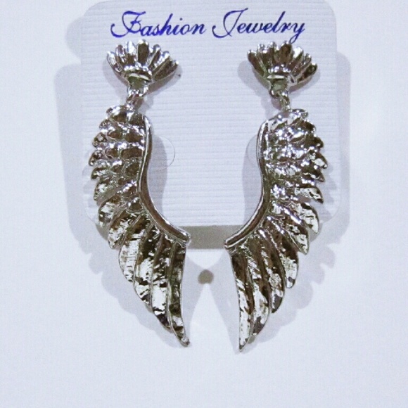 10 / $10 - Silver wings retro earrings