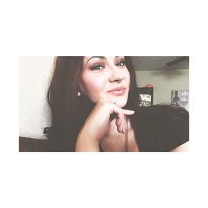 Meet your Posher, Desiree