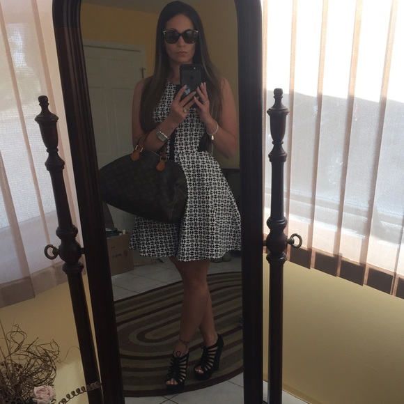 Meet your Posher, Sam - Picture 2 of 4