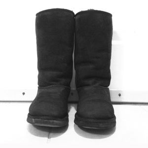 UGGS RESERVED FOR @KIRA15