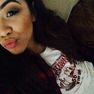 Meet your Posher, Annissa