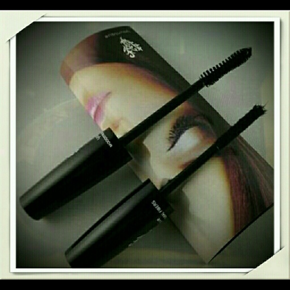 YOUNIQUE MOODSTRUCK 3 D LASH MASCARA - Picture 1 of 1