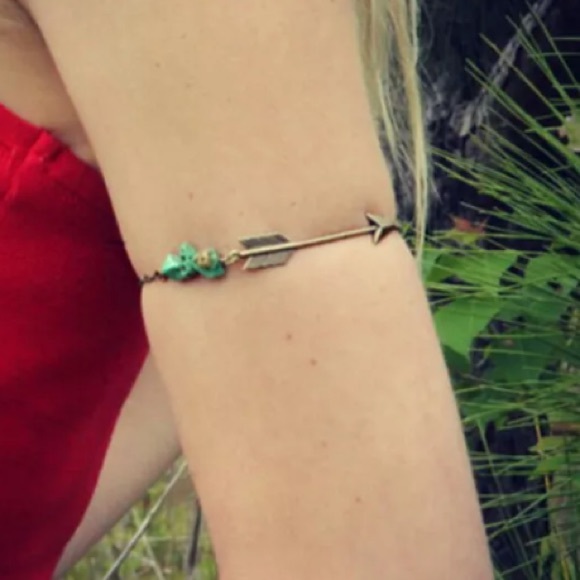 Arrow arm cuff/ ggirevscloset