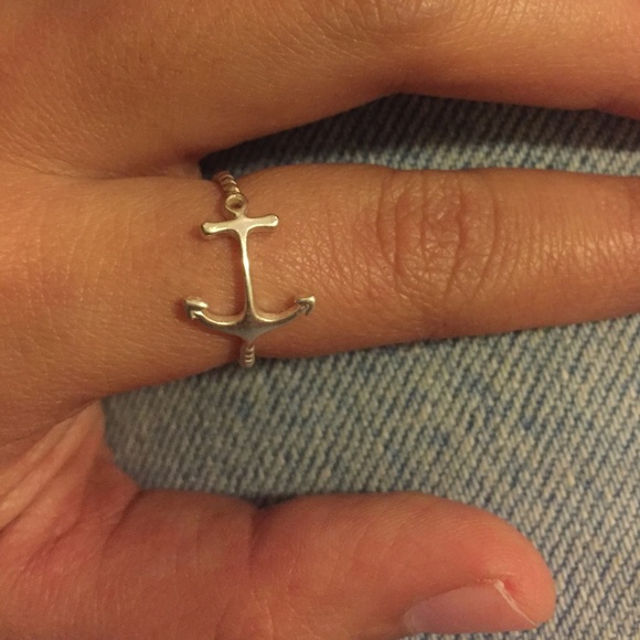 Dainty anchor and rope ring