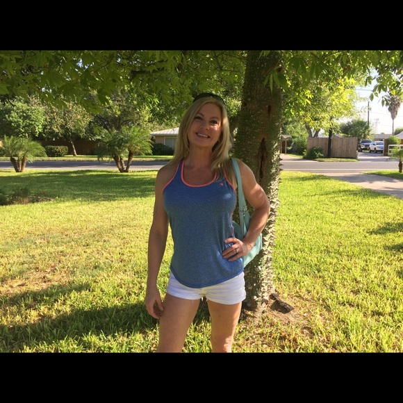 Meet your Posher, Samantha - Picture 3 of 3
