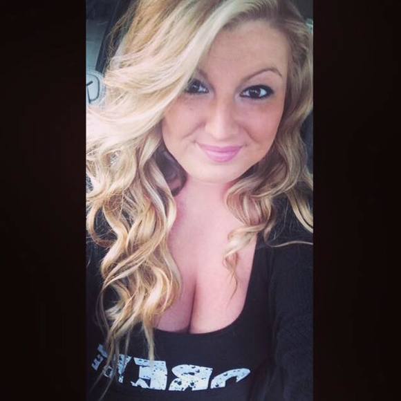 Meet your Posher, Courtney - Picture 1 of 1