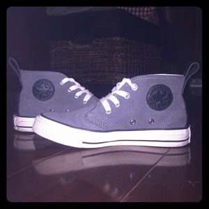Gray high top converse! 👟👟