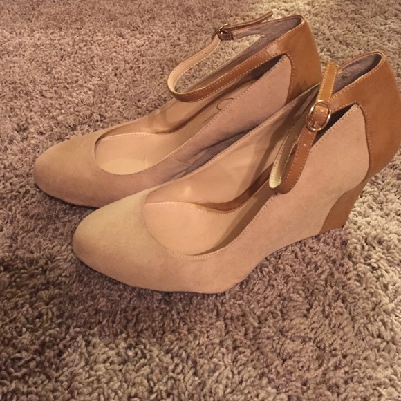 Jessica Simpson brown/tan wedges