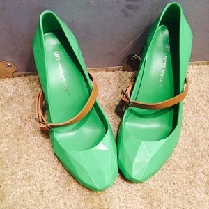 United nudes first version of the "lo Rez" heel