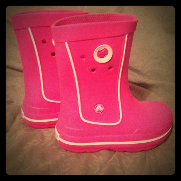 Girls pink crock rain boots