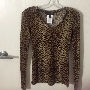 BCBG Leopard lightweight V-neck sweater