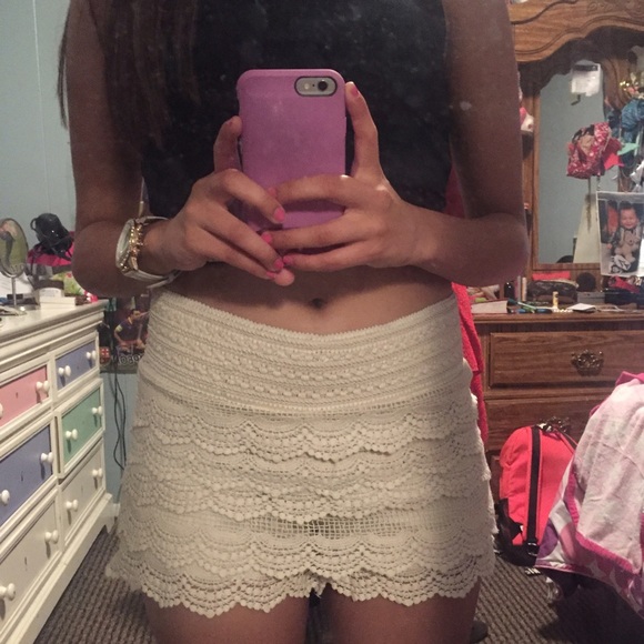 Cream Colored Flannel Shorts - Picture 3 of 3