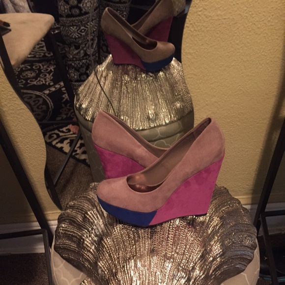 Multicolor shoe size 6