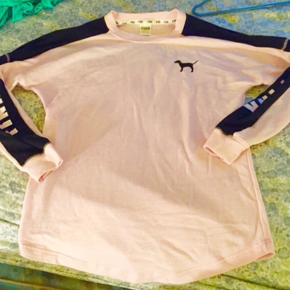 VS PINK Varsity Crew