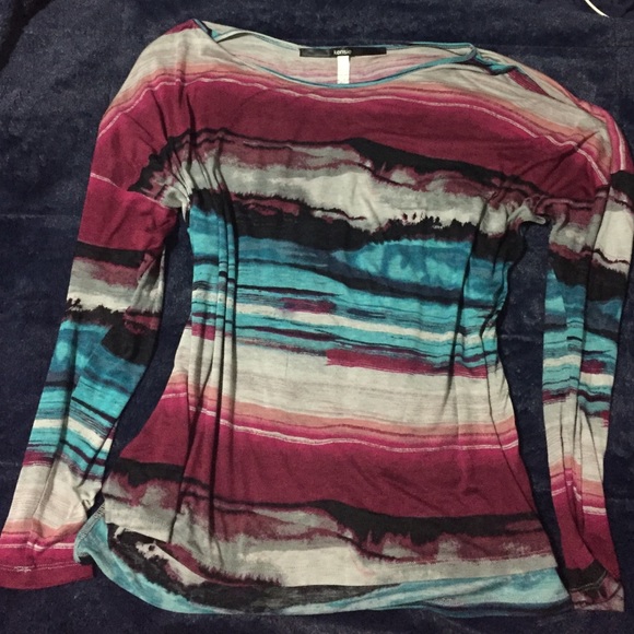 Kensie Tops - 🎀 Stunning Kensie long sleeved watercolor blouse