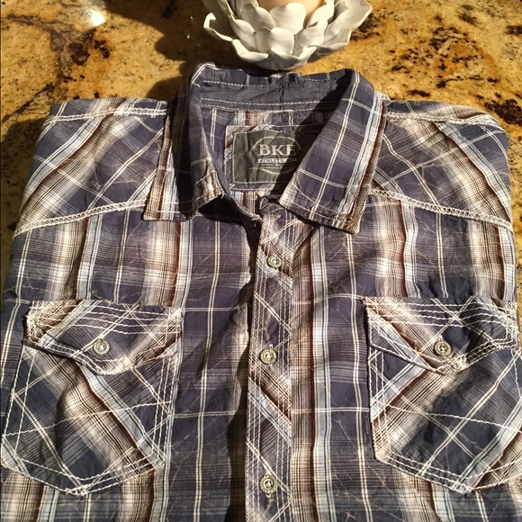 BKE plaid button up and tshirt!!!!