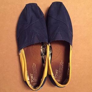 Toms blue and yellow