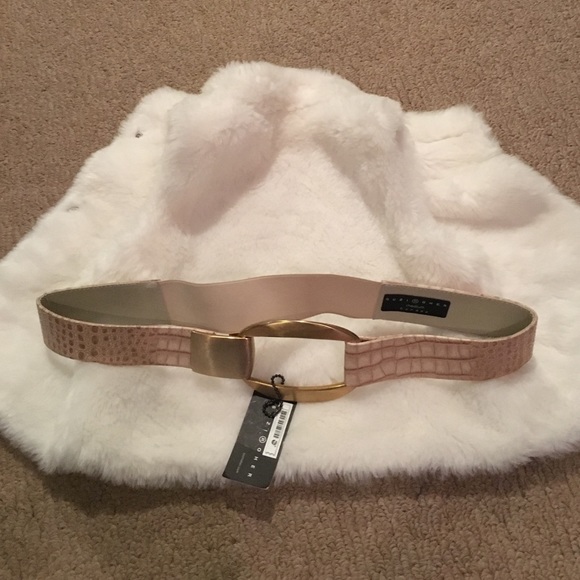 SALE!! 🤗 NWT Suzi Roher for Donna Karan belt.
