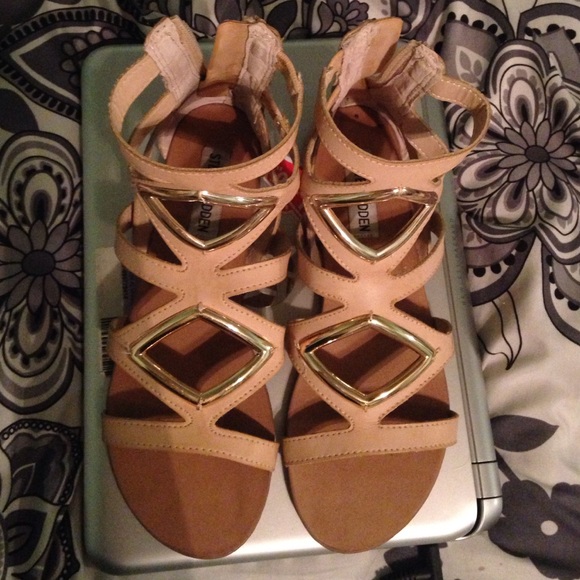 Super cute sandals!