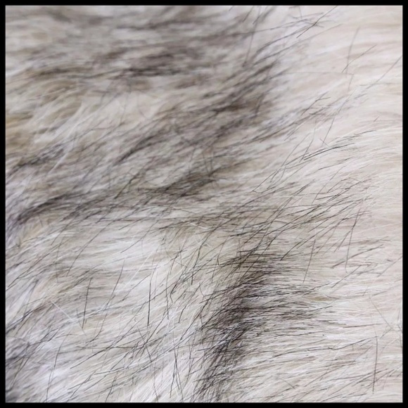 B117 Faux Fur Stole Scarf Off White With Black Tip - Picture 2 of 4