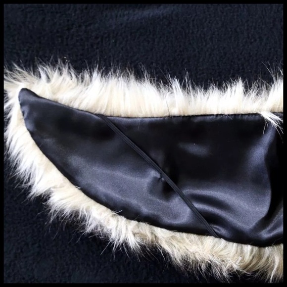 B117 Faux Fur Stole Scarf Off White With Black Tip - Picture 4 of 4