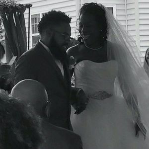 Vera Wang Ivory Wedding Dress size 10