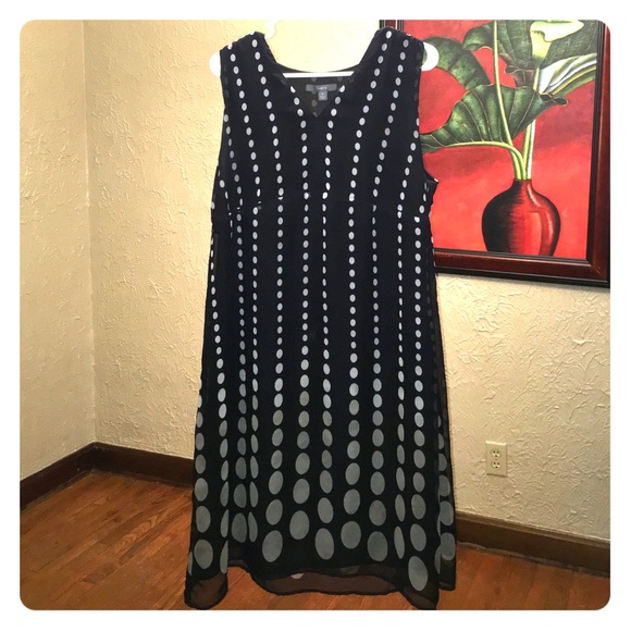 🎀Gorgeous B&W Polka Dot Dress🎀