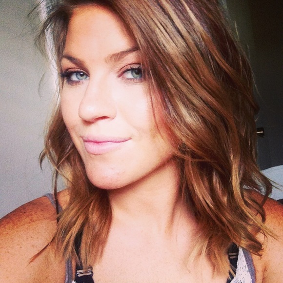 Meet your Posher, Stephanie - Picture 1 of 1