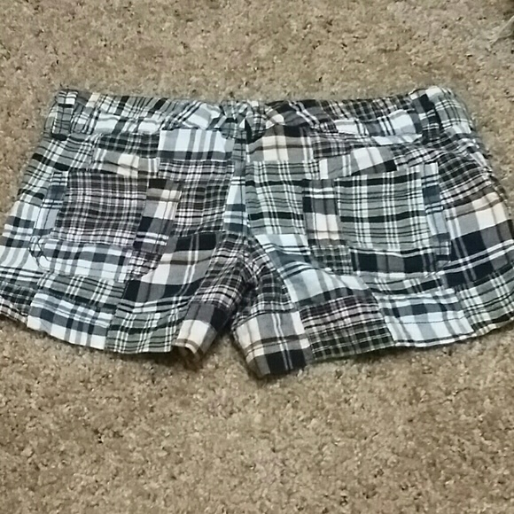 Plaid patch work shorts - Picture 2 of 3