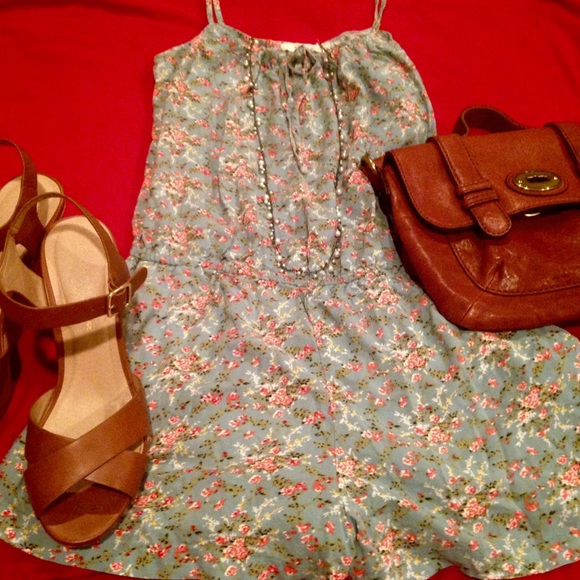 Forever 21 blue floral romper size M NWOT