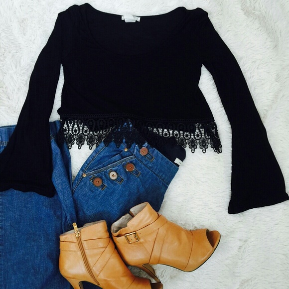 Black crop long sleeve top