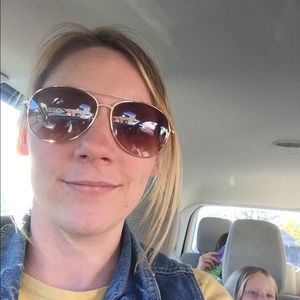 Meet your Posher, Melissa