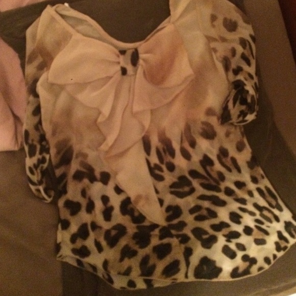 Leopard print shirt in great condition - Picture 2 of 2