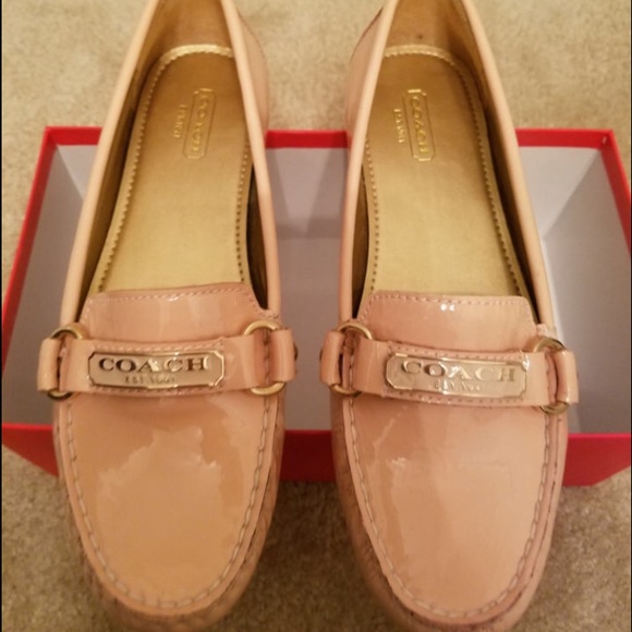 brand new coach leather flats in peach rose color