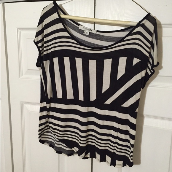 🚫 SOLD 🚫 Forever 21 small top