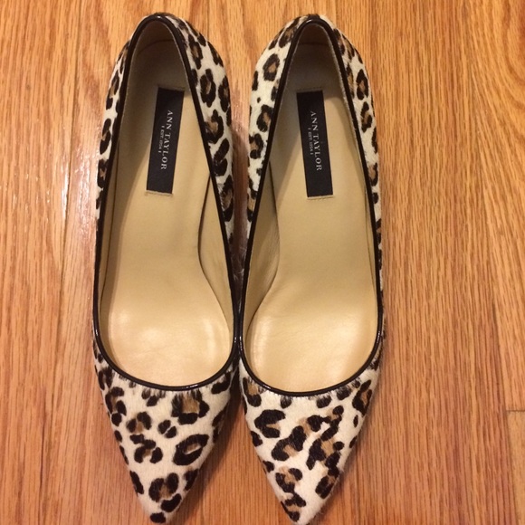 Ann Taylor perfect kitten heels