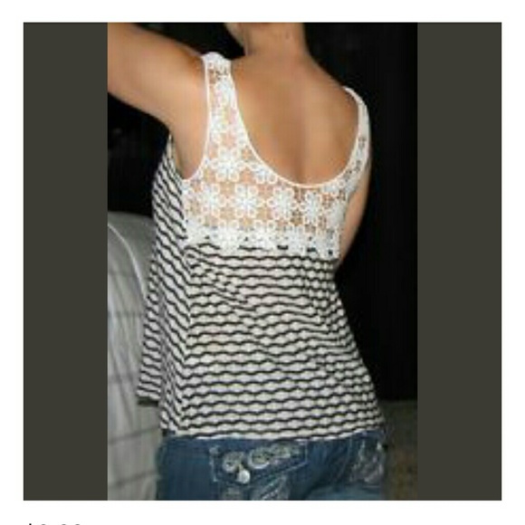 Adorable top with lace on back size large - Picture 1 of 2